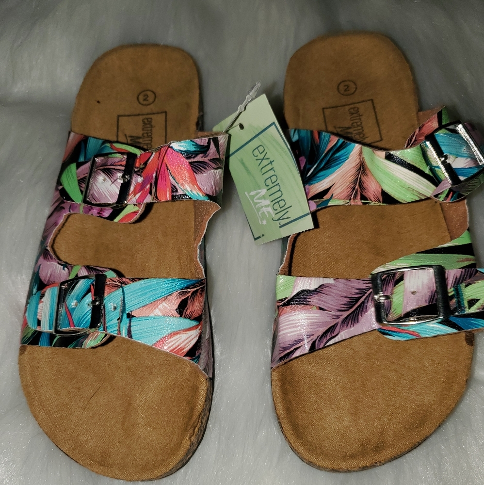 Extremely Me Youth Size 2 Floral Sandals NWT